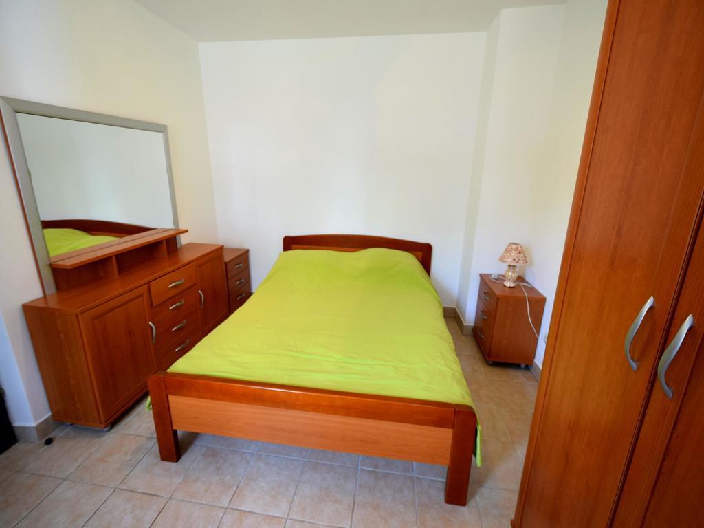 Apartment Oresic Малинська Екстер'єр фото